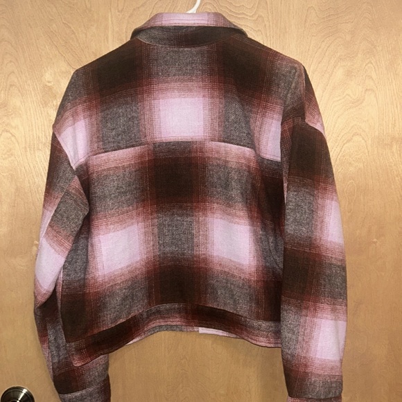 Shacket! Women’s button short Shacket. Stops at waist. - Picture 4 of 5